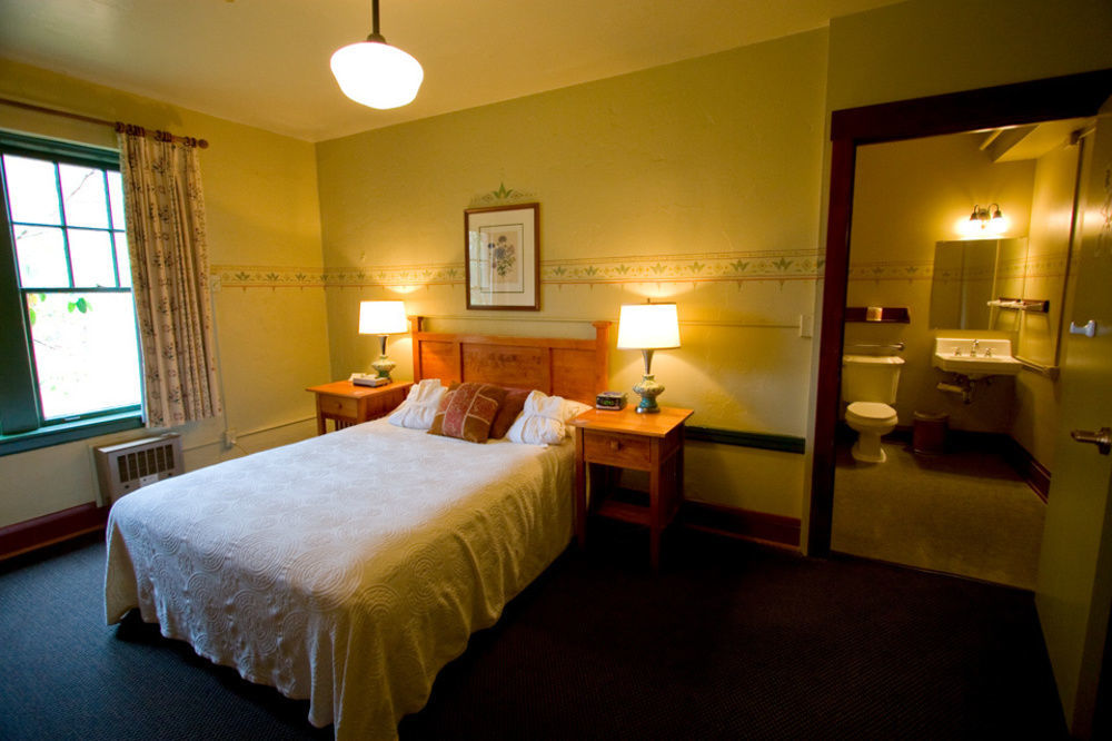 Mcmenamins Edgefield Hotel Troutdale Bagian luar foto