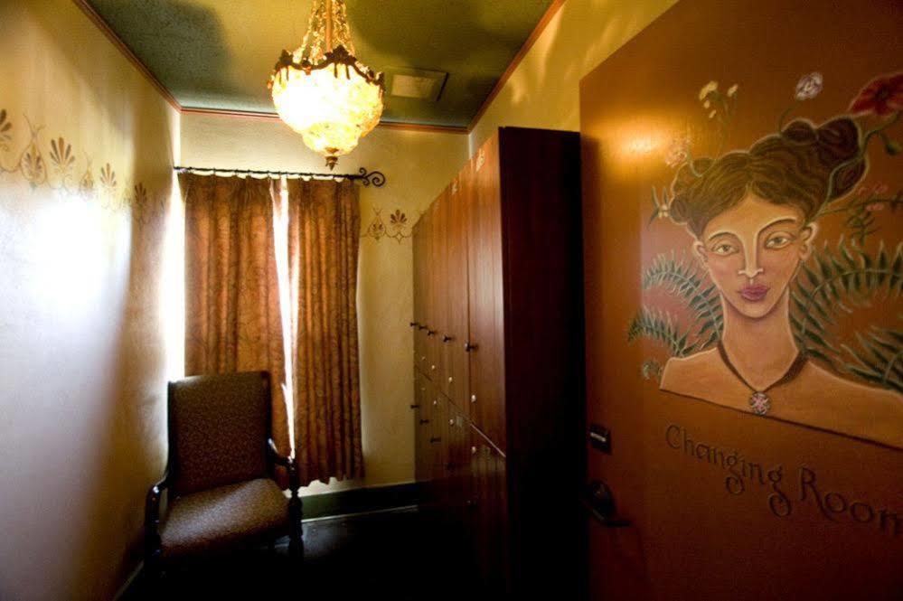 Mcmenamins Edgefield Hotel Troutdale Bagian luar foto